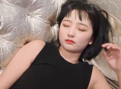 Nhân viên quyến rũ bà chủ nhậu say liền lôi kéo vào trò chơi nóng bỏng