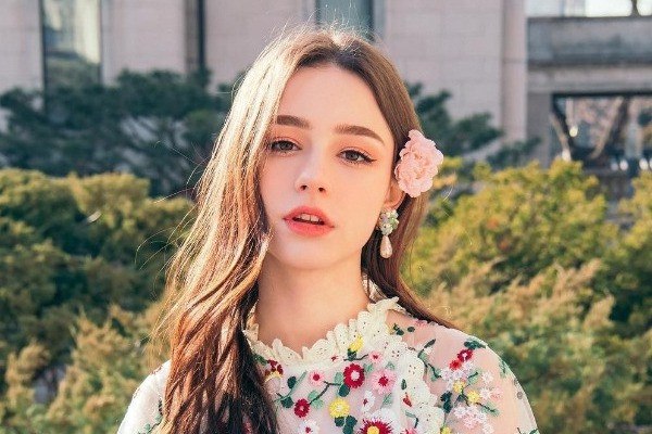 Phim người đẹp Dasha Taran mê hoặc khúc dạo đầu nóng bỏng với bạn trai