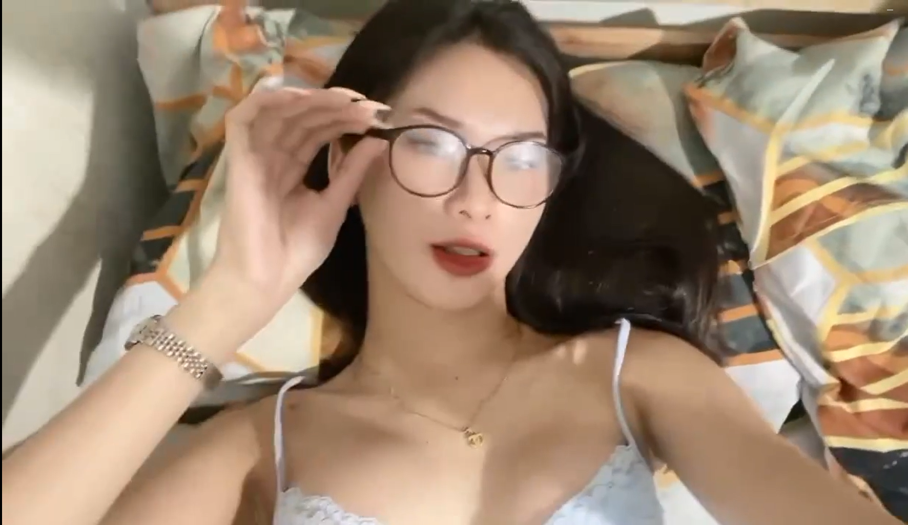 Phim sex xuất sắc em gái xinh đẹp quyến rũ
